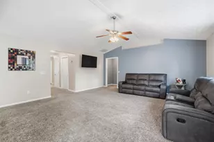 1728 Hunters Ridge Dr, Troy, OH 45373 - Photo 6