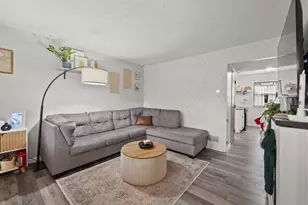 696 Keys View Ct, Columbus, OH 43085 - Photo 2