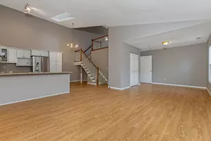 690 W Maple St, Granville, OH 43023 - Photo 6