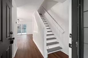 4049 Parkcove Dr, Columbus, OH 43230 - Photo 4