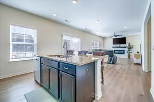 1518 Forbes Ave, Columbus, OH 43228 - Photo 12