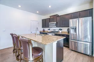 1518 Forbes Ave, Columbus, OH 43228 - Photo 10