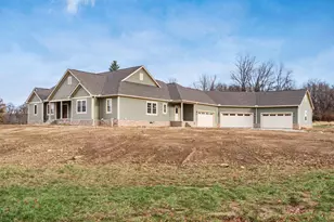 384 Olive Ct, Sunbury, OH 43074 - Photo 2