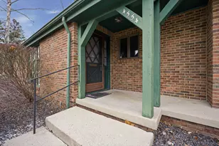 4554 Sandringham Dr, Upper Arlington, OH 43220 - Photo 2