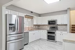 2800 Amana Ct, Columbus, OH 43235 - Photo 4