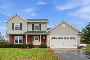 307 Hawthorne Dr, Wilmington, OH 45177 - Photo 2