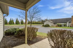 202 Deer Cross Ln, Powell, OH 43065 - Photo 2