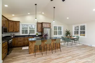 210 Woodlawn Cir, Howard, OH 43028 - Photo 2