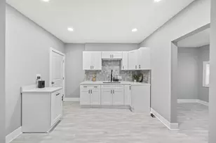 225 S Highland Ave, Columbus, OH 43223 - Photo 10