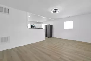 4572 St Anthony Ln, Columbus, OH 43213 - Photo 8