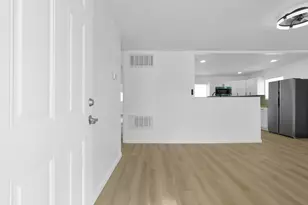 4572 St Anthony Ln, Columbus, OH 43213 - Photo 6