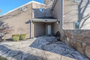 745 Highland Dr, Columbus, OH 43214 - Photo 6