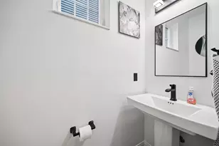 395 E Deshler Ave, Columbus, OH 43206 - Photo 12