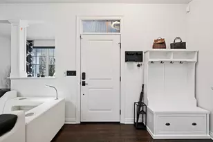 395 E Deshler Ave, Columbus, OH 43206 - Photo 10