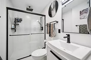 395 E Deshler Ave, Columbus, OH 43206 - Photo 26