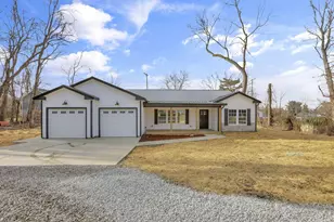 5705 Dahlia Dr NE, Thornville, OH 43076 - Photo 2
