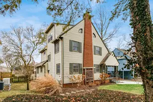 223 W Dunedin Rd, Columbus, OH 43214 - Photo 2