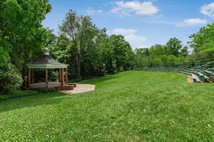 223 W Dunedin Rd, Columbus, OH 43214 - Photo 46
