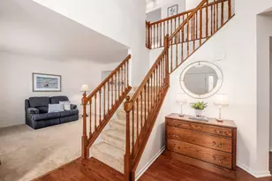 2126 Mayflower Cir, Grove City, OH 43123 - Photo 2