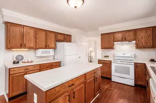 2126 Mayflower Cir, Grove City, OH 43123 - Photo 10