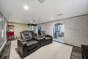 341 Canyon Dr N, Columbus, OH 43214 - Photo 46