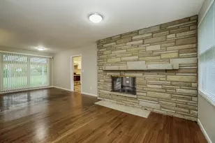 414 E Clearview Ave, Columbus, OH 43085 - Photo 4