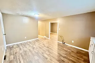 202 Plum St, Danville, OH 43014 - Photo 8