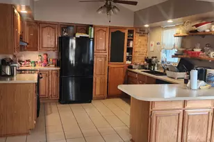 1028 S Court St, Circleville, OH 43113 - Photo 4