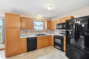 376 Galloway Ridge Dr, Galloway, OH 43119 - Photo 8