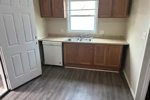 68 E Whitney Ave, Shelby, OH 44875 - Photo 2