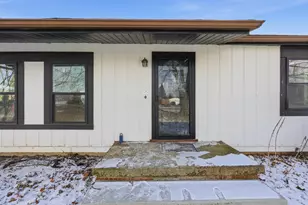566 E 10th St, Marysville, OH 43040 - Photo 2