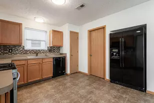 5724 Galveston Dr, Columbus, OH 43228 - Photo 12