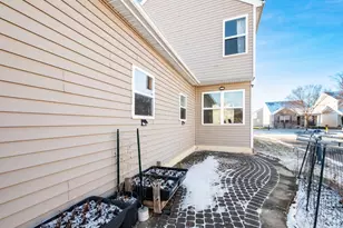 5724 Galveston Dr, Columbus, OH 43228 - Photo 2