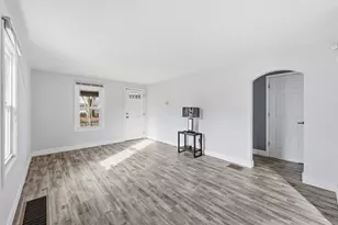 2560 Osceola Ave, Columbus, OH 43211 - Photo 8