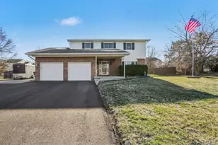 2277 Hills Wood Dr, Grove City, OH 43123 - Photo 2