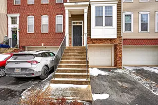 324 Benedetti Ave, Columbus, OH 43213 - Photo 2