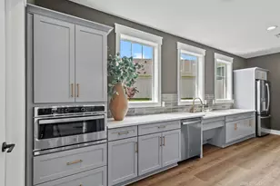 2058 Darilyn Dr, Grove City, OH 43123 - Photo 6