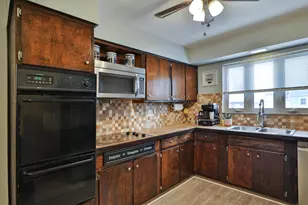 404 Old Village Rd, Columbus, OH 43228 - Photo 12