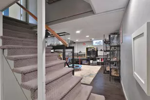 404 Old Village Rd, Columbus, OH 43228 - Photo 32