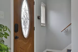 404 Old Village Rd, Columbus, OH 43228 - Photo 4