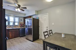 404 Old Village Rd, Columbus, OH 43228 - Photo 10