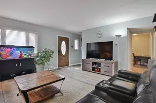404 Old Village Rd, Columbus, OH 43228 - Photo 8