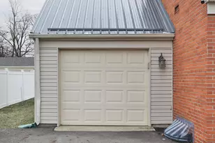 404 Old Village Rd, Columbus, OH 43228 - Photo 2