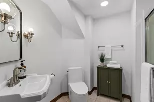 243 E Schreyer Pl, Columbus, OH 43214 - Photo 32