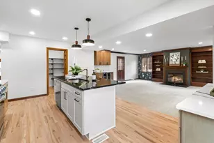 243 E Schreyer Pl, Columbus, OH 43214 - Photo 16