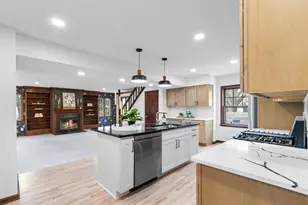 243 E Schreyer Pl, Columbus, OH 43214 - Photo 12