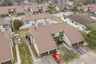 5260 Westbury Dr, Columbus, OH 43228 - Photo 2