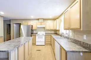 17921 E Shady Ln, Butler, OH 44822 - Photo 8
