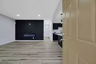 1684 E Blake Ave, Columbus, OH 43219 - Photo 4