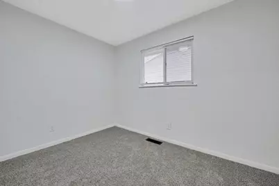 1684 E Blake Avenue, Columbus, OH 43219 - Photo 12